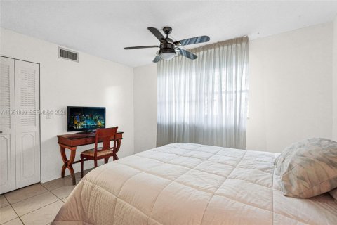 Купить кондоминиум в Дания-Бич, Флорида 2 спальни, 106.28м2, № 2008007 - фото 10