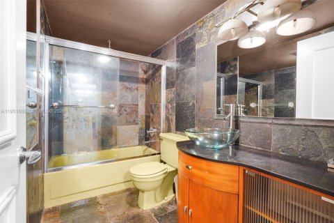 Купить кондоминиум в Дания-Бич, Флорида 2 спальни, 106.28м2, № 2008007 - фото 13