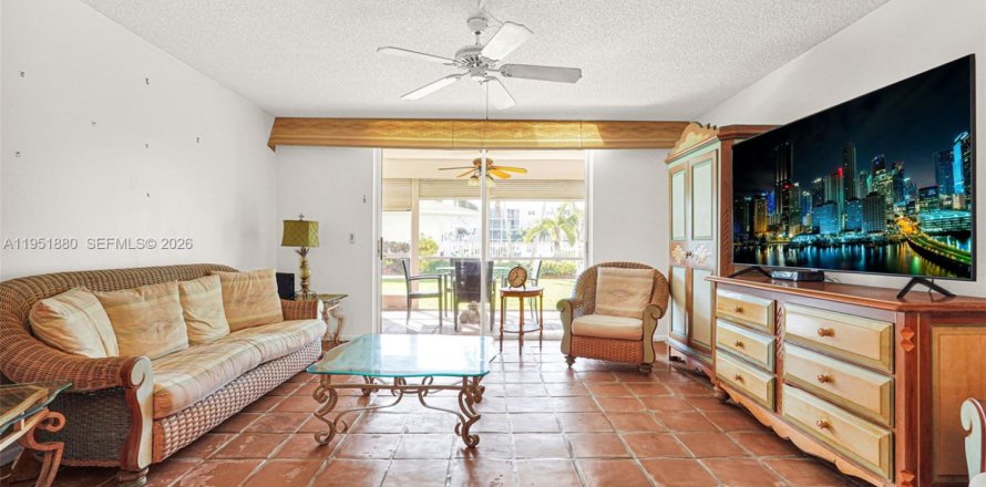 Кондоминиум с 2 спальнями в Дания-Бич, Флорида № 2008007