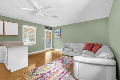 House in DeLand, Florida 3 bedrooms, 76.92 sq.m. № 1620702 - photo 6