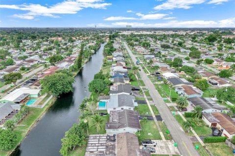 Villa ou maison à vendre à Sunrise, Floride: 3 chambres, 119.38 m2 № 1990252 - photo 8