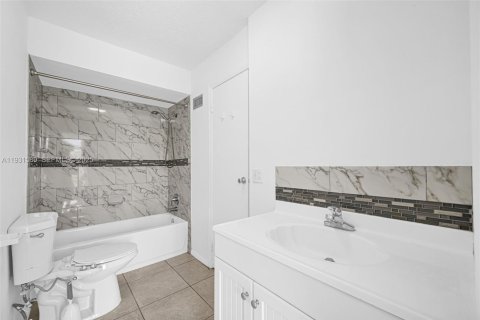 Villa ou maison à vendre à Sunrise, Floride: 3 chambres, 119.38 m2 № 1990252 - photo 28