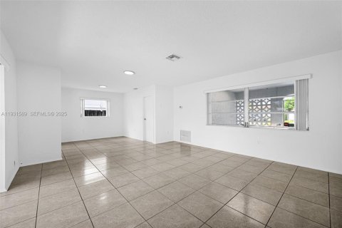 Villa ou maison à vendre à Sunrise, Floride: 3 chambres, 119.38 m2 № 1990252 - photo 9