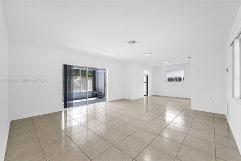 Villa ou maison à vendre à Sunrise, Floride: 3 chambres, 119.38 m2 № 1990252 - photo 13