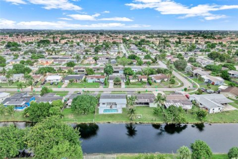 Villa ou maison à vendre à Sunrise, Floride: 3 chambres, 119.38 m2 № 1990252 - photo 2