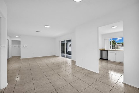 Villa ou maison à vendre à Sunrise, Floride: 3 chambres, 119.38 m2 № 1990252 - photo 11