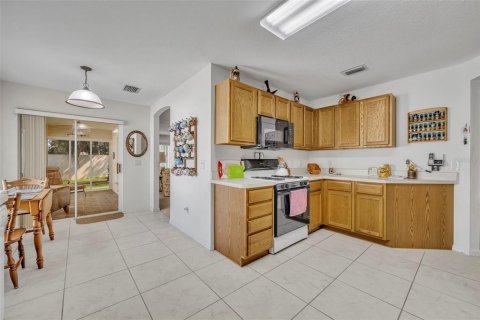 House in The Villages, Florida 3 bedrooms, 147.34 sq.m. № 1879547 - photo 14