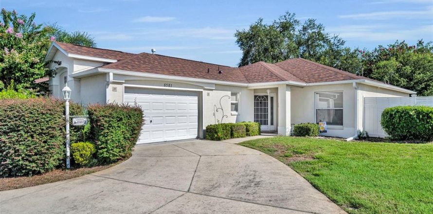 House in The Villages, Florida 3 bedrooms, 147.34 sq.m. № 1879547