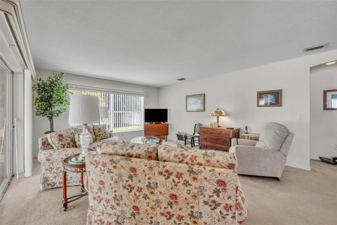 House in The Villages, Florida 3 bedrooms, 147.34 sq.m. № 1879547 - photo 8