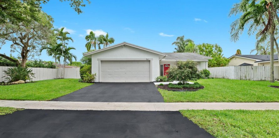 Villa ou maison à Weston, Floride 3 chambres, 154.68 m2 № 2189870
