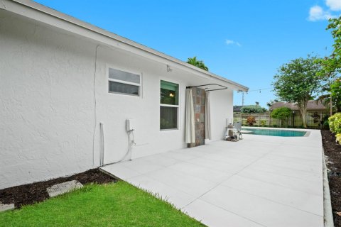 Villa ou maison à louer à Weston, Floride: 3 chambres, 154.68 m2 № 2189870 - photo 25
