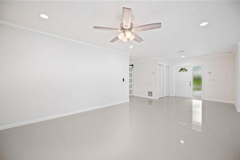 Villa ou maison à louer à Weston, Floride: 3 chambres, 154.68 m2 № 2189870 - photo 4