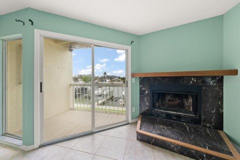 Adosado en venta en Indian Rocks Beach, Florida, 3 dormitorios, 153.85 m2 № 2098825 - foto 11