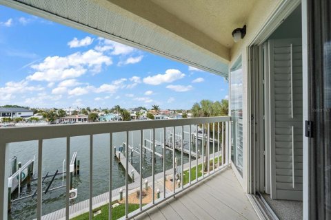 Adosado en venta en Indian Rocks Beach, Florida, 3 dormitorios, 153.85 m2 № 2098825 - foto 2