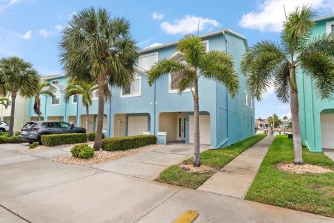 Adosado en Indian Rocks Beach, Florida 3 dormitorios, 153.85 m2 № 2098825