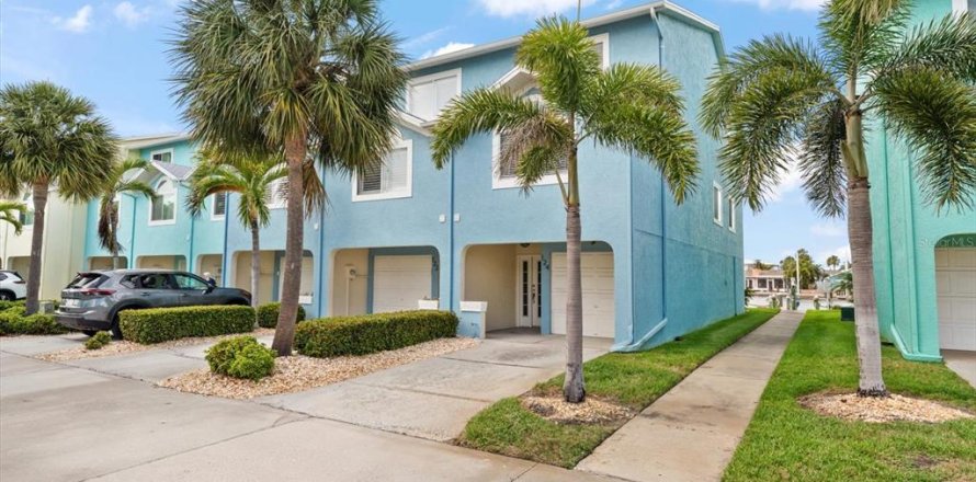 Adosado en Indian Rocks Beach, Florida 3 dormitorios, 153.85 m2 № 2098825