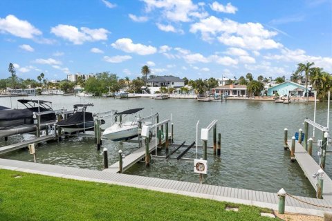 Adosado en venta en Indian Rocks Beach, Florida, 3 dormitorios, 153.85 m2 № 2098825 - foto 17