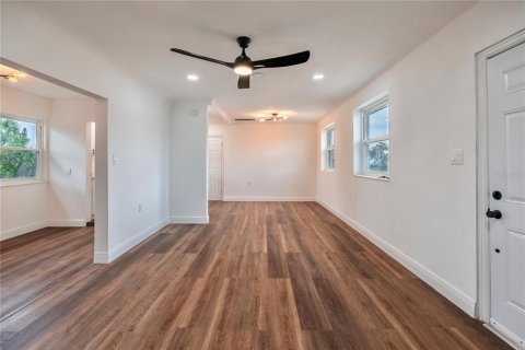 Casa en venta en Madeira Beach, Florida, 3 dormitorios, 106.56 m2 № 1771314 - foto 3