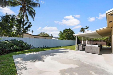 Villa ou maison à vendre à Hialeah, Floride: 3 chambres, 119.84 m2 № 2050955 - photo 28
