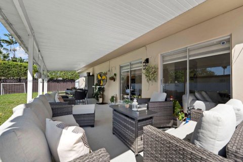 Villa ou maison à vendre à Hialeah, Floride: 3 chambres, 119.84 m2 № 2050955 - photo 25