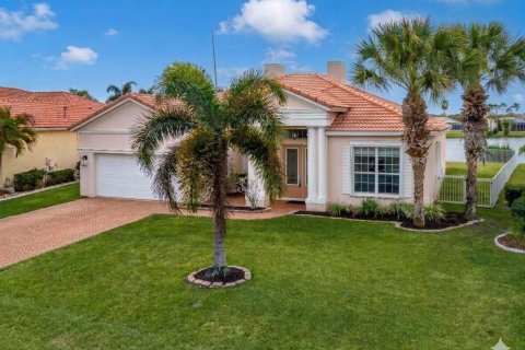 House in Port St. Lucie, Florida 3 bedrooms, 209.96 sq.m. № 2173870