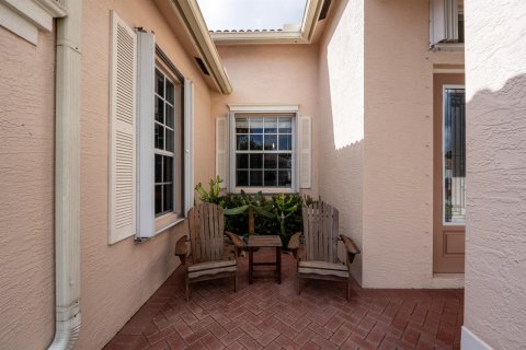 House in Port St. Lucie, Florida 3 bedrooms, 209.96 sq.m. № 2173870 - photo 7
