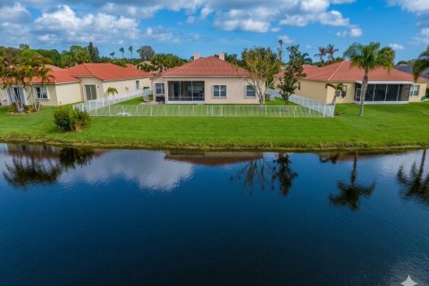 House in Port St. Lucie, Florida 3 bedrooms, 209.96 sq.m. № 2173870 - photo 4