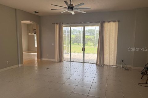 House in Clermont, Florida 3 bedrooms, 221.94 sq.m. № 2230786 - photo 3