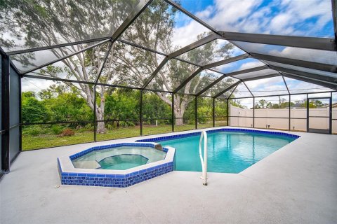 House in Englewood, Florida 3 bedrooms, 124.67 sq.m. № 1580108 - photo 2