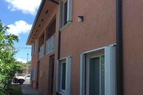 Снять в аренду виллу или дом в Майами, Флорида 2 спальни, 69.68м2, № 1948659 - фото 14