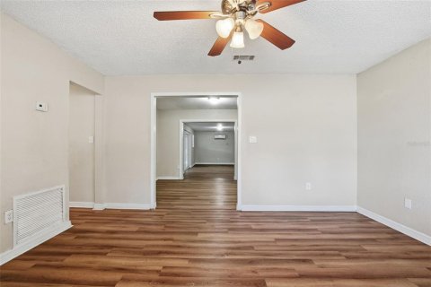 Villa ou maison à vendre à Orlando, Floride: 5 chambres, 166.57 m2 № 2131713 - photo 9