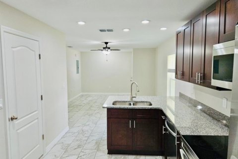 Appartement à louer à Avon Park, Floride: 2 chambres, 74.32 m2 № 2425383 - photo 2