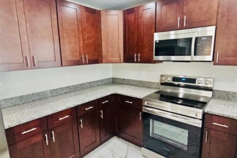 Appartement à louer à Avon Park, Floride: 2 chambres, 74.32 m2 № 2425383 - photo 4