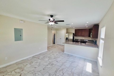 Appartement à louer à Avon Park, Floride: 2 chambres, 74.32 m2 № 2425383 - photo 3