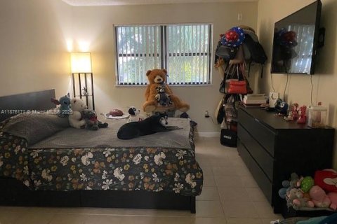 Condo in Hialeah, Florida, 1 bedroom  № 1927293 - photo 2