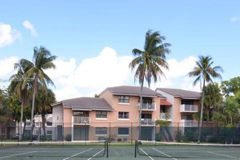 Condo in Hialeah, Florida, 1 bedroom  № 1927293 - photo 4