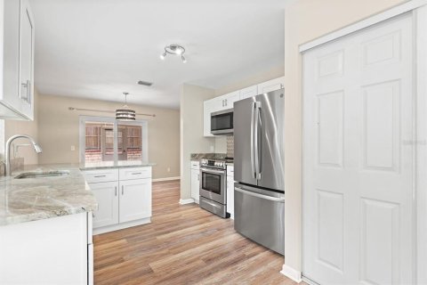 House in Valrico, Florida 3 bedrooms, 115.57 sq.m. № 1906543 - photo 9