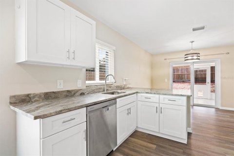 House in Valrico, Florida 3 bedrooms, 115.57 sq.m. № 1906543 - photo 10