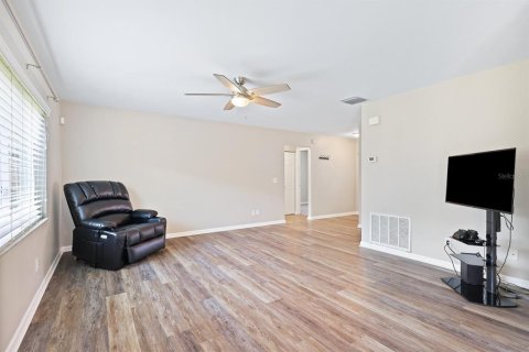 House in Valrico, Florida 3 bedrooms, 115.57 sq.m. № 1906543 - photo 5