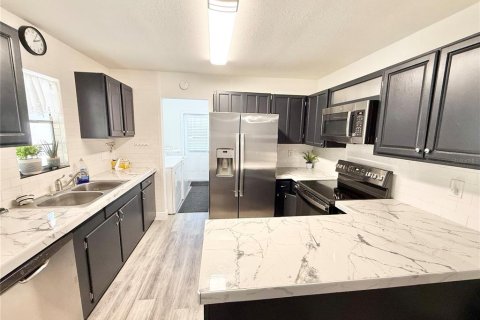 House in Tavares, Florida 3 bedrooms, 107.02 sq.m. № 1904637 - photo 5