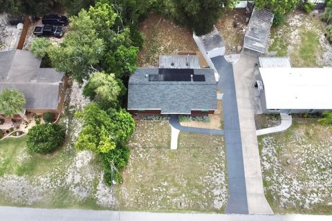 House in Tavares, Florida 3 bedrooms, 107.02 sq.m. № 1904637 - photo 4