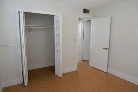 Copropriété à louer à Hollywood, Floride: 2 chambres, 79.9 m2 № 1947042 - photo 10