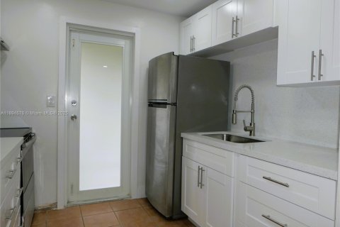 Copropriété à louer à Hollywood, Floride: 2 chambres, 79.9 m2 № 1947042 - photo 4