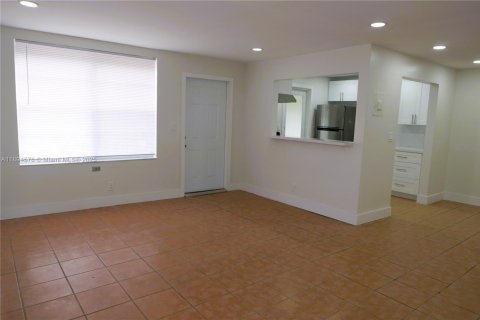 Copropriété à louer à Hollywood, Floride: 2 chambres, 79.9 m2 № 1947042 - photo 7