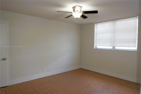 Copropriété à louer à Hollywood, Floride: 2 chambres, 79.9 m2 № 1947042 - photo 12
