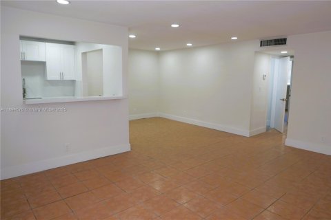 Copropriété à louer à Hollywood, Floride: 2 chambres, 79.9 m2 № 1947042 - photo 6