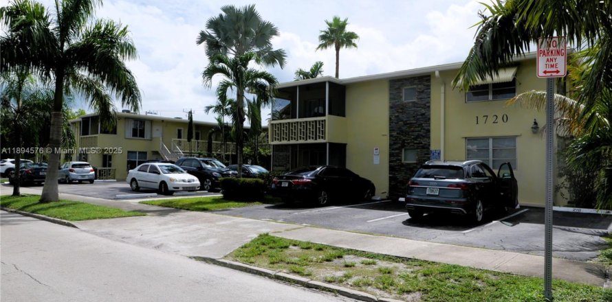 Condo à Hollywood, Floride, 2 chambres  № 1947042