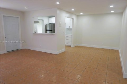 Copropriété à louer à Hollywood, Floride: 2 chambres, 79.9 m2 № 1947042 - photo 8