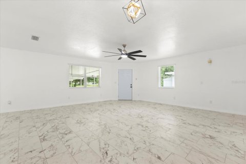 House in Leesburg, Florida 3 bedrooms, 189.71 sq.m. № 1914941 - photo 19