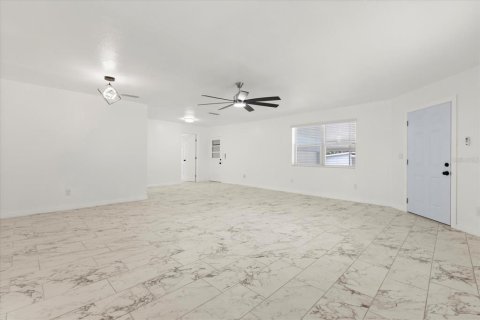 House in Leesburg, Florida 3 bedrooms, 189.71 sq.m. № 1914941 - photo 18